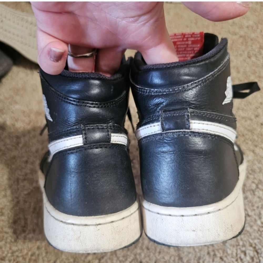 Nike Air Jordan 1 Retro High OG Black White Sneakers - Picture 4 of 5